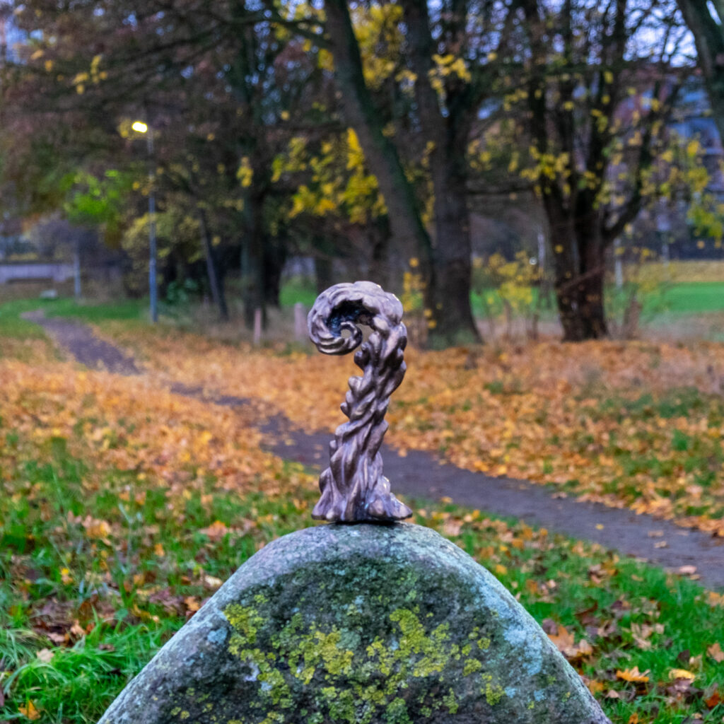 Anna R Kinman, brons, ur serien _Vanitas i vår tid_-95